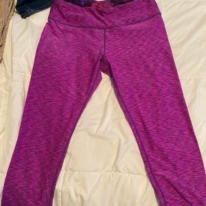 Reversible cropped workout leggings